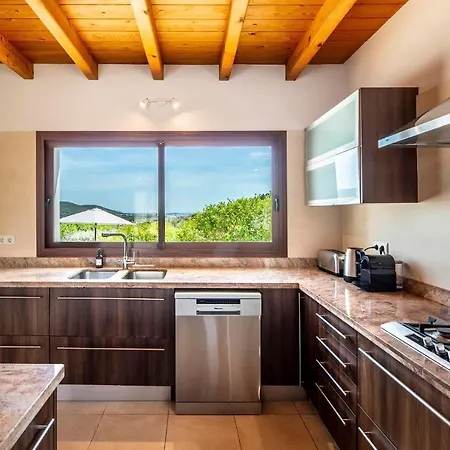 Can Sonrisa - Peaceful And Private With Sea-view And Sport Courts Santa Eularia des Riu