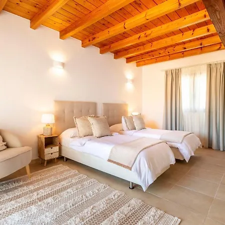 Villa Can Sonrisa - Peaceful And Private With Sea-view And Sport Courts Santa Eularia des Riu