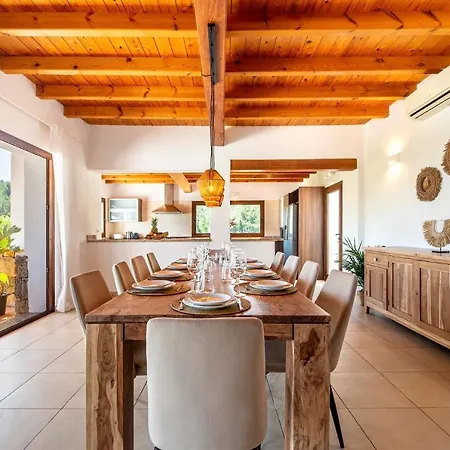 Villa Can Sonrisa - Peaceful And Private With Sea-view And Sport Courts